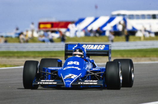 Formula1Verse's tweet photo. BANDEIRADA - 🏁🇧🇷

- @ProstF1v (@Mclaren_WF1) VENCE DE MANEIRA TRANQUILA NO RIO
- O francês voou em solo brasileiro e abriu a temporada em grande estilo
- @AyrtonF1V (@Brabham_F1V) chega em P2, com direito a uma ultrapassagem na última volta
- Primeiro pódio da @MorningF1SM https://t.co/pZEvFeJ6NX