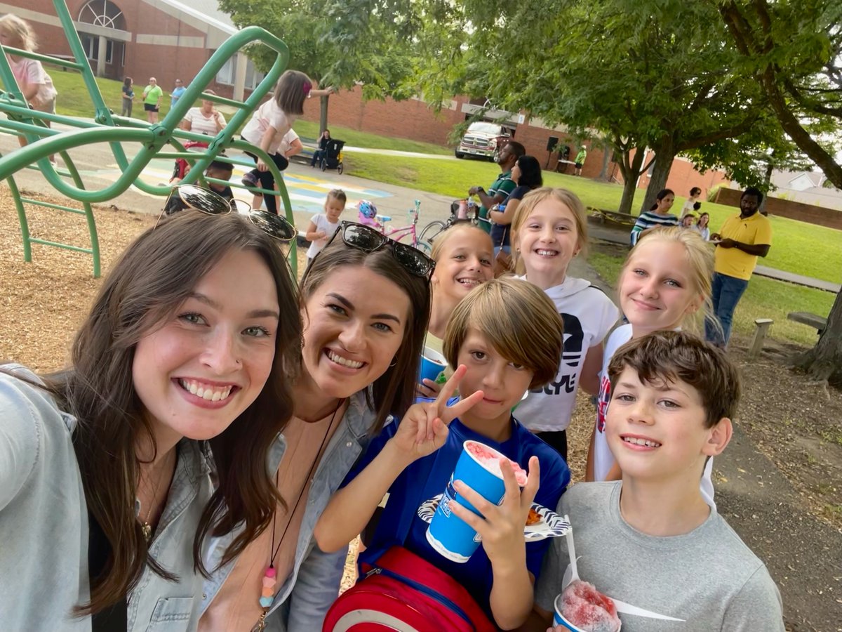 MissBrinich's tweet photo. Thank you @worth_park_pta for an awesome night of pizza and snow cones! #ItsWorthIt #ParkSharks #wcsdistrict ππ§π¦ https://t.co/6SWRbnPYTp