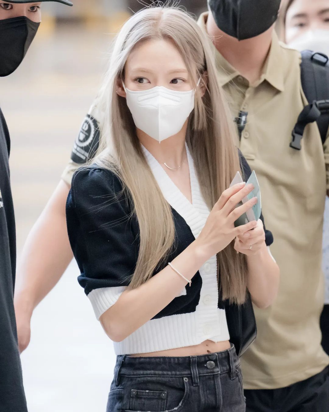 HYU 📸 PICTURE در X: «[220826] Girls' Generation Hyoyeon @ Gimpo Airport  depture to Tokyo for SMTOWN LIVE 2022 at Tokyo Dome © ssenffl #HYO #Hyoyeon  #효연 #SNSD #GirlsGeneration https://t.co/YyQaOlr4CX» / X