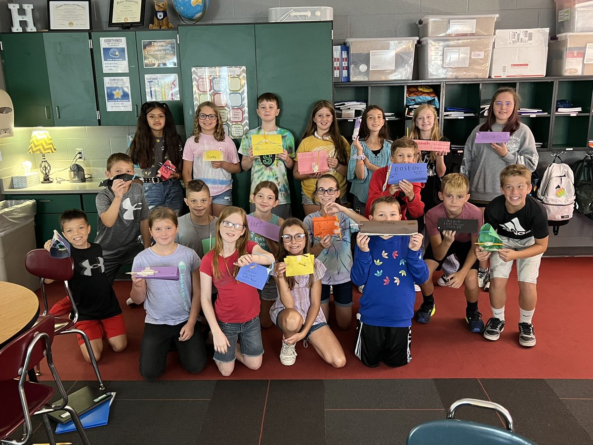 Hensley5thgrade's tweet photo. 5th graders successfully completed the name tag challange today! #warriorscreate @S_Greenfield7 @Meyer1Abbey @MapleWarriors https://t.co/0vjbOEUDpM