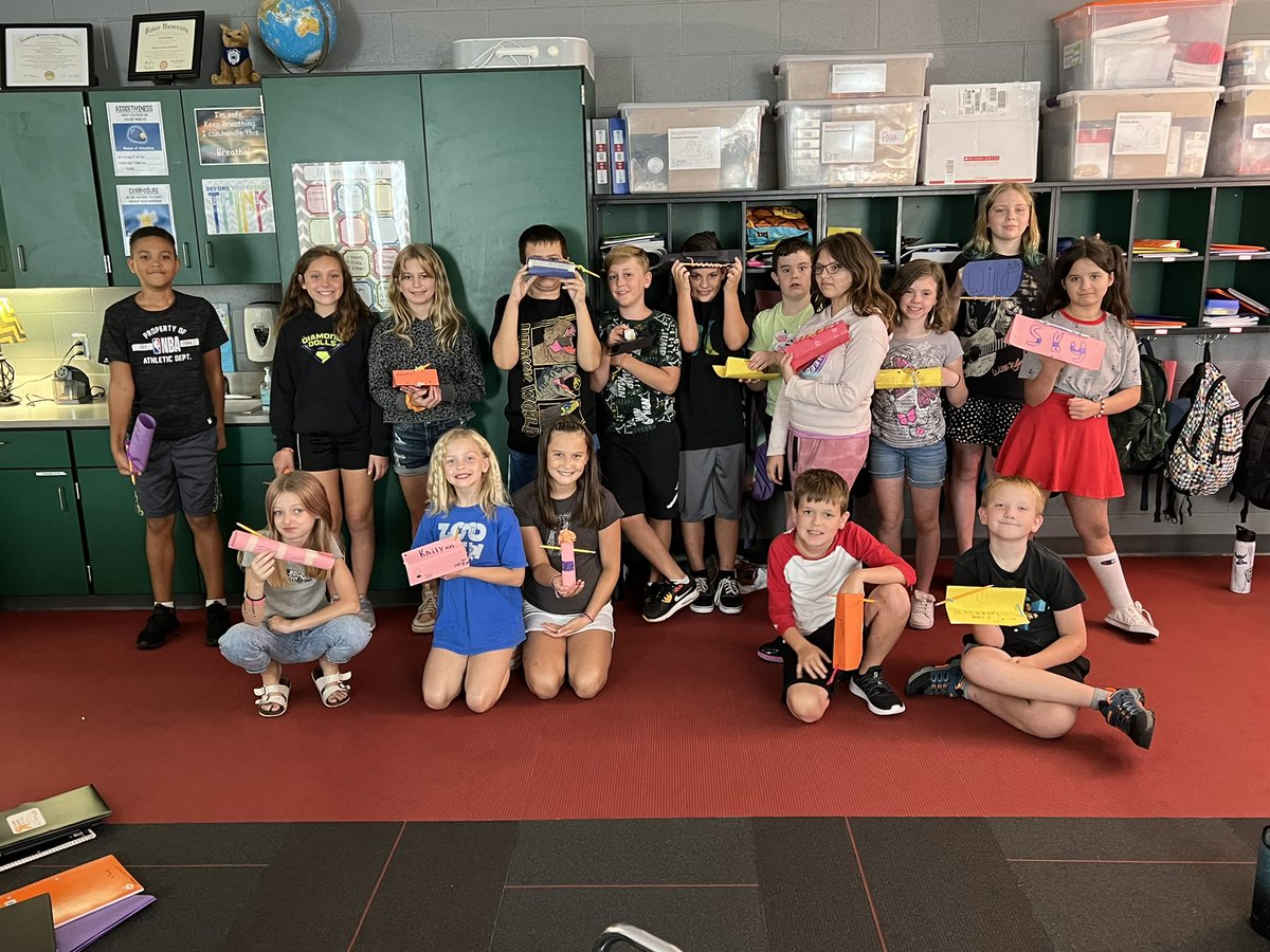 Hensley5thgrade's tweet photo. 5th graders successfully completed the name tag challange today! #warriorscreate @S_Greenfield7 @Meyer1Abbey @MapleWarriors https://t.co/0vjbOEUDpM