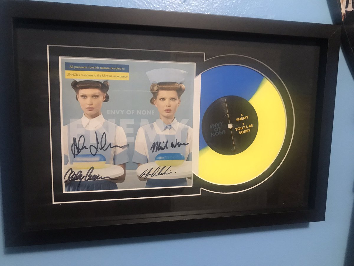 Love how this looks! ❤️❤️ <a href="/EnvyOfNone_/">Envy Of None</a> <a href="/maiahwynne/">Maiah Wynne</a> @andyc60 <a href="/alfa_49/">alfio annibalini</a> #AlexLifeson