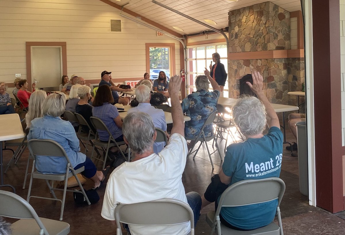 will__weaver's tweet photo. #MN8 #Democrat #Congressional candidate #JenSchultz in #Bemidji. Standing room only! https://t.co/TDZULYjDok