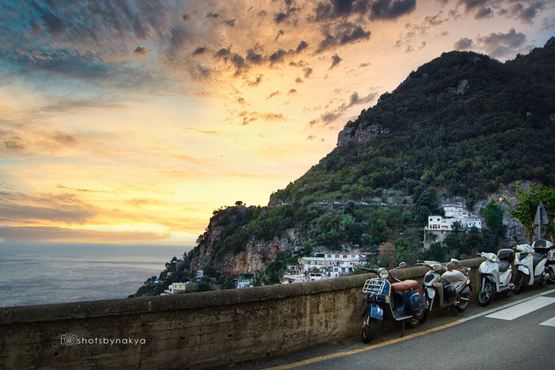 shotsbynakya's tweet photo. Amalfi Coast Moment 🌅🛵

I have this hanging in my classroom and sometimes I pass by, take a pause, and remember this day. Walking through Positano on a cool Autumn night 🍂

Coming soon from ShotsByNakya: Specially curated moments for your home decor! 🖼 

#amalficoast #wallart https://t.co/3y1YXLystd