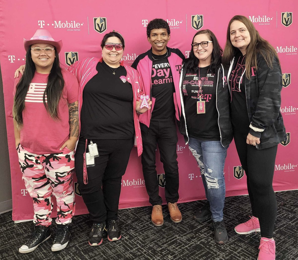 Magenta Day with the team was a hit! Team, let’s see your @TMobileGear!