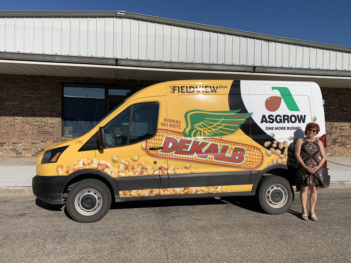 GrantMehring's tweet photo. Tonight we are celebrating the 25th anniversary of Deb’s Seed Sales in Lidgerwood, ND, and Dan Thompson’s retiring Thompson Aerial Service out of Wyndmere, ND. Congrats @DebKAnderson and Dan! https://t.co/8jEbztv3Y5