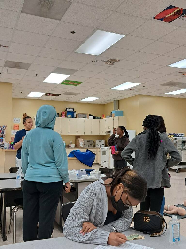 rcps_wbl's tweet photo. RCA Healthcare Instructor Rosaida Hardaway certifies Piedmont Rockdale Hospital WBL/YAP candidates in CPR. @rcpsctae @RCPSCAO @RCA_Career @DrBrandiJohnson #buildingtomorrowsworkforce https://t.co/QjDVUhJIpQ