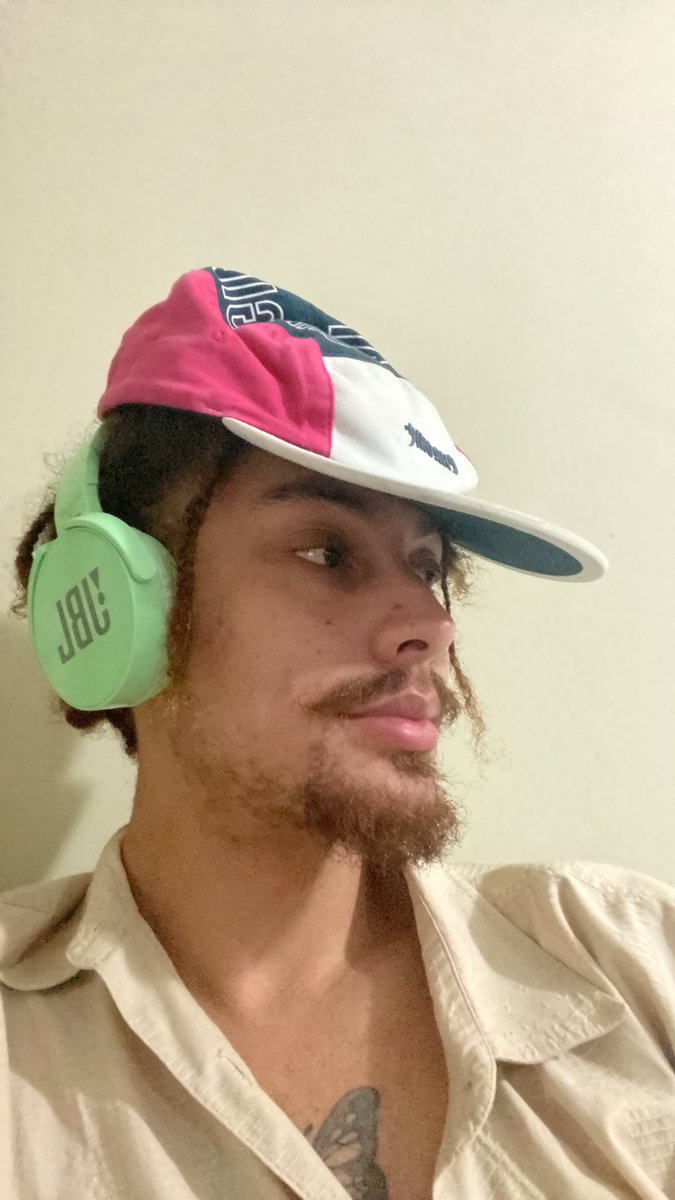 diequi_'s tweet photo. @ehporaimesmo Enquanto isso…
Ela não aceita que é meu gente affs https://t.co/PTlPLInqNP