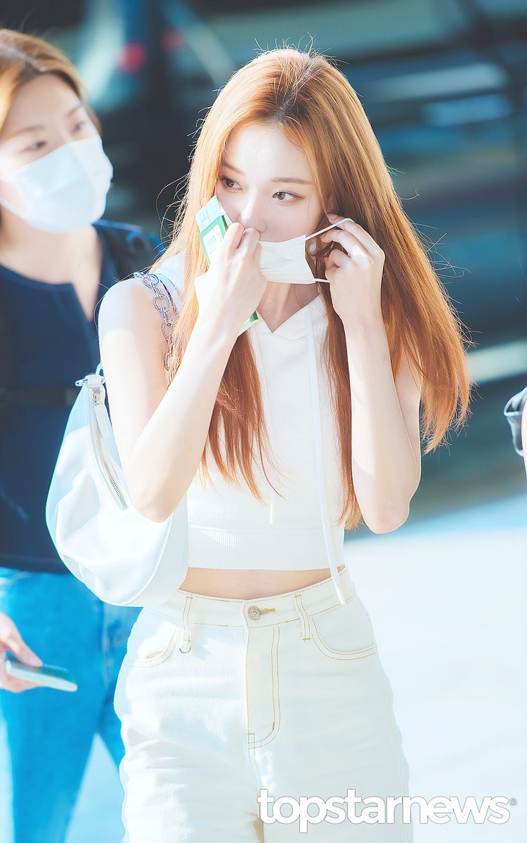 [HD포토] 에스파(aespa) 윈터, ‘민정이 미모 무슨 일이야?’…‘존예로워’ (김포공항 출국) #윈터 #에스파 #aespa #김포공항 #출국 #입국 #프리뷰 topstarnews.net/news/articleVi… <- Original Photo