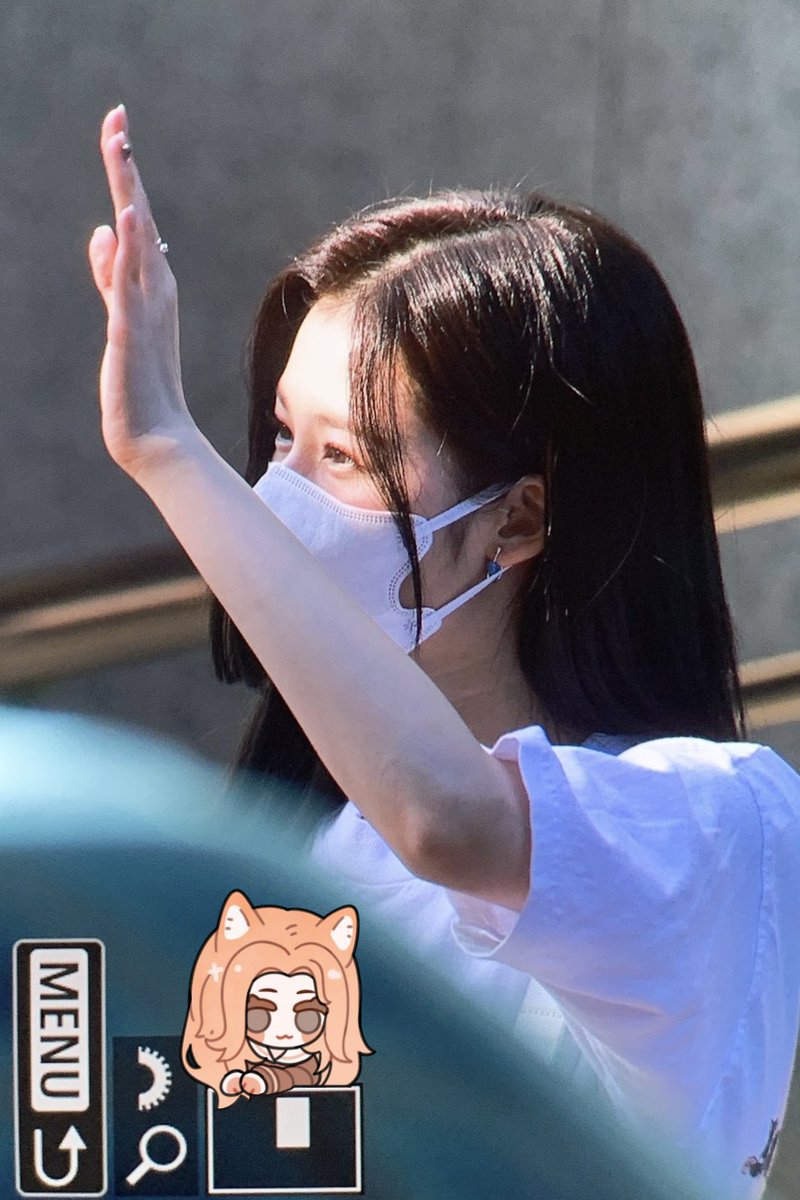 msnuniverse's tweet photo. SHE’S SO CUTE

#SANA #사나 #サナ https://t.co/lKG2q5YpVg