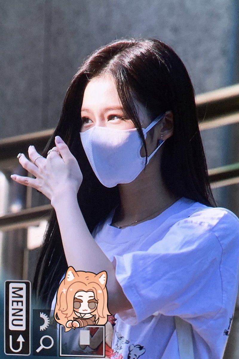 msnuniverse's tweet photo. SHE’S SO CUTE

#SANA #사나 #サナ https://t.co/lKG2q5YpVg