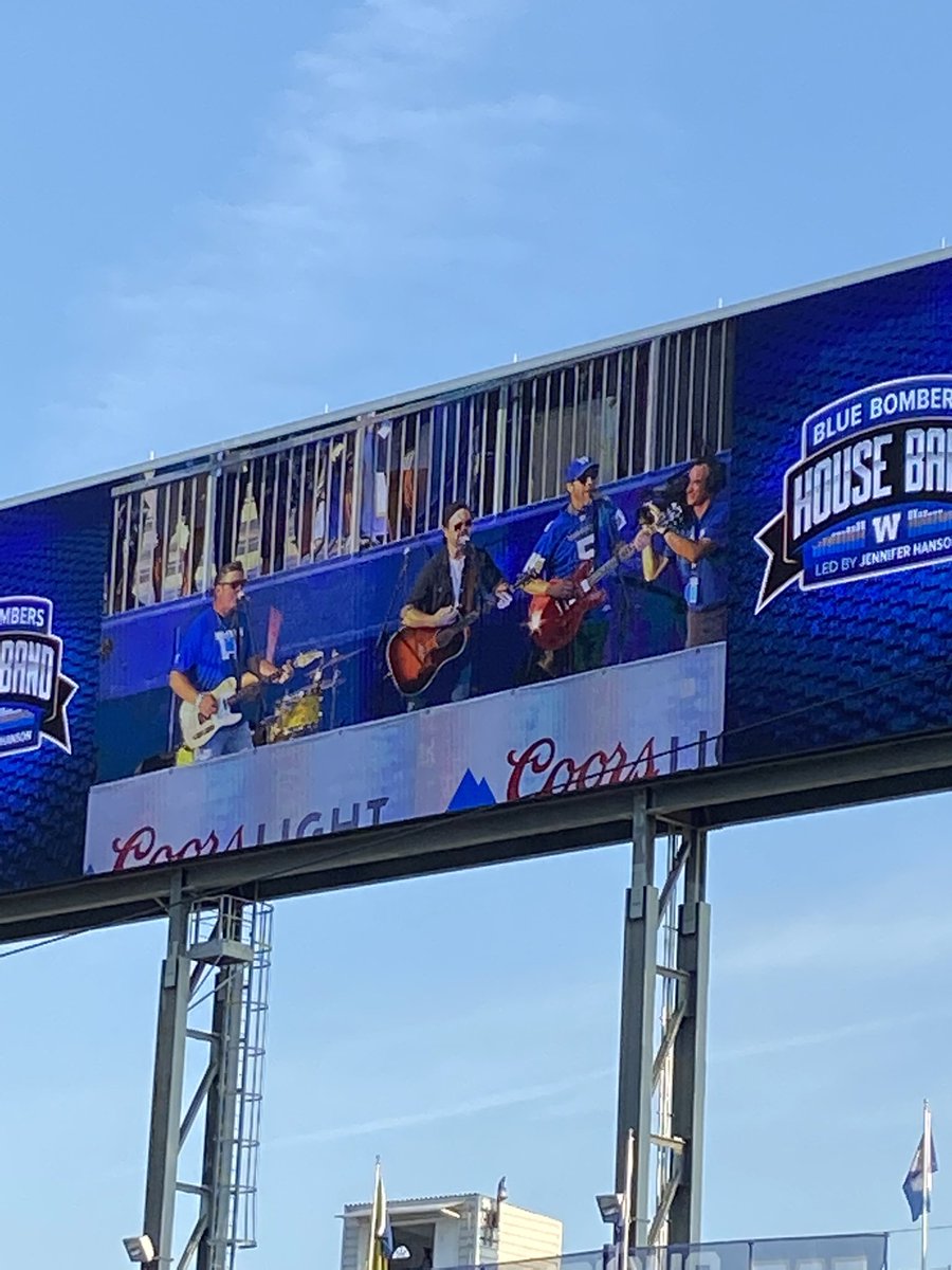 YumYumWpg's tweet photo. Doc Walker!!!! 👏🏻👏🏻🎶🎶🤠🏈❤️ @doc_walker @Wpg_BlueBombers #GoBombers #DocWalker #MBGrown #CountryNight #ForTheW #CFL #CFLGameday https://t.co/8MQZjJOlum