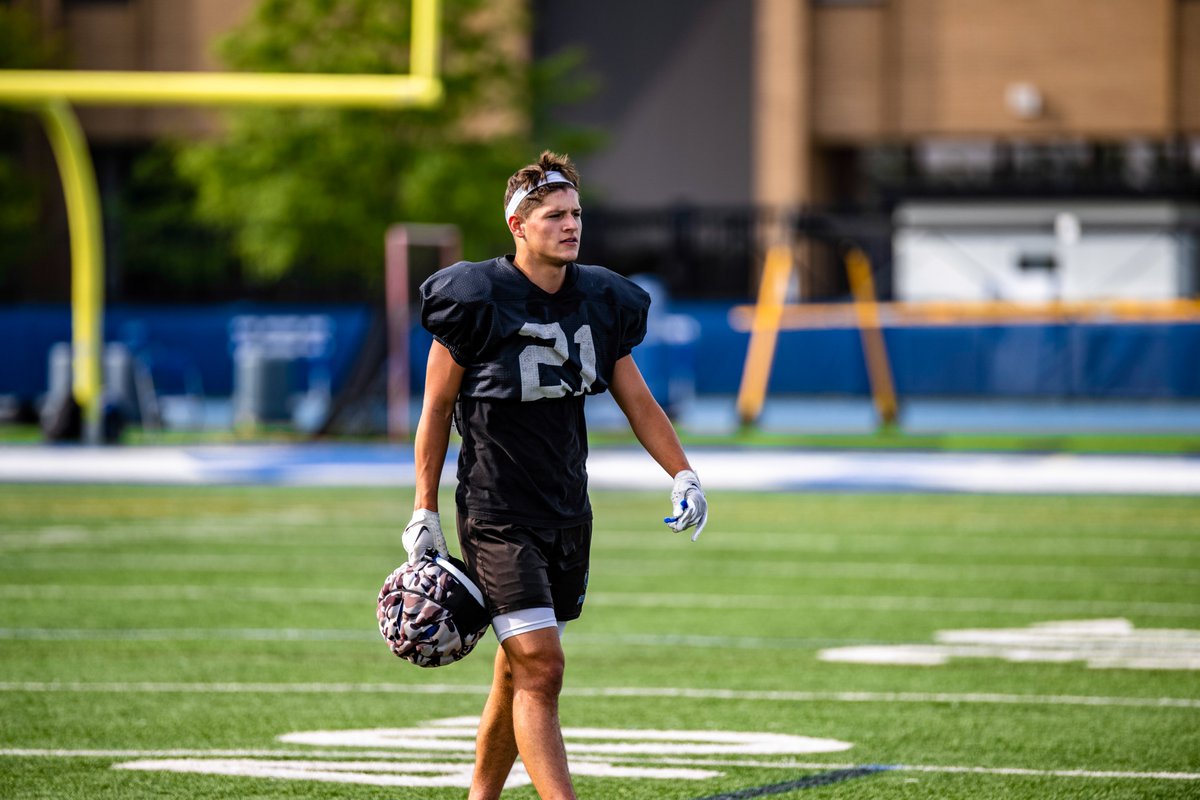 rcillessen's tweet photo. Gentlemen..In 24 hrs....we ride! Let's go!!! @LZHSFootball @coachplanz @cbarberisD95 @LZDCsummers @bartlett_coach https://t.co/caekzToq7D