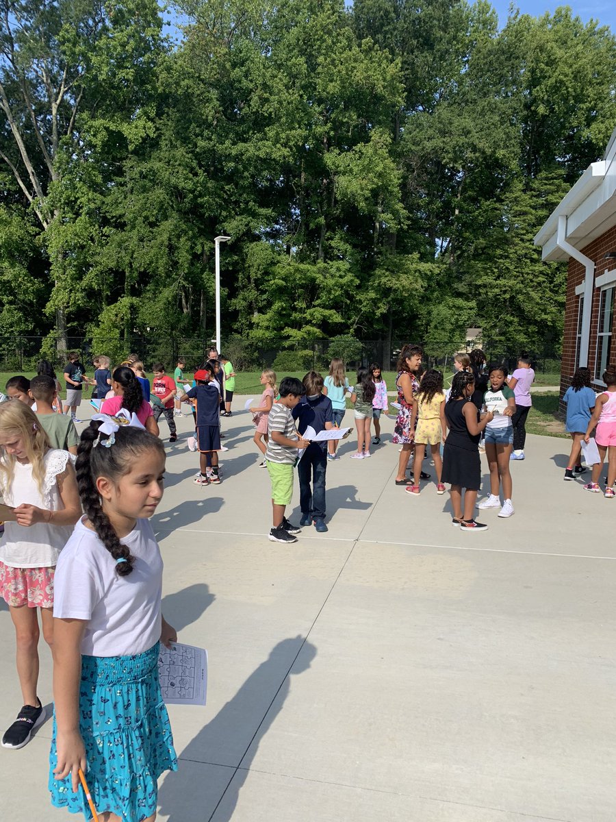 NeboMara's tweet photo. So excited we could get all our 4th graders to find ways they were alike. @jodi_seitz @ReamsRams @MTPilkington https://t.co/asYY8CuvgV