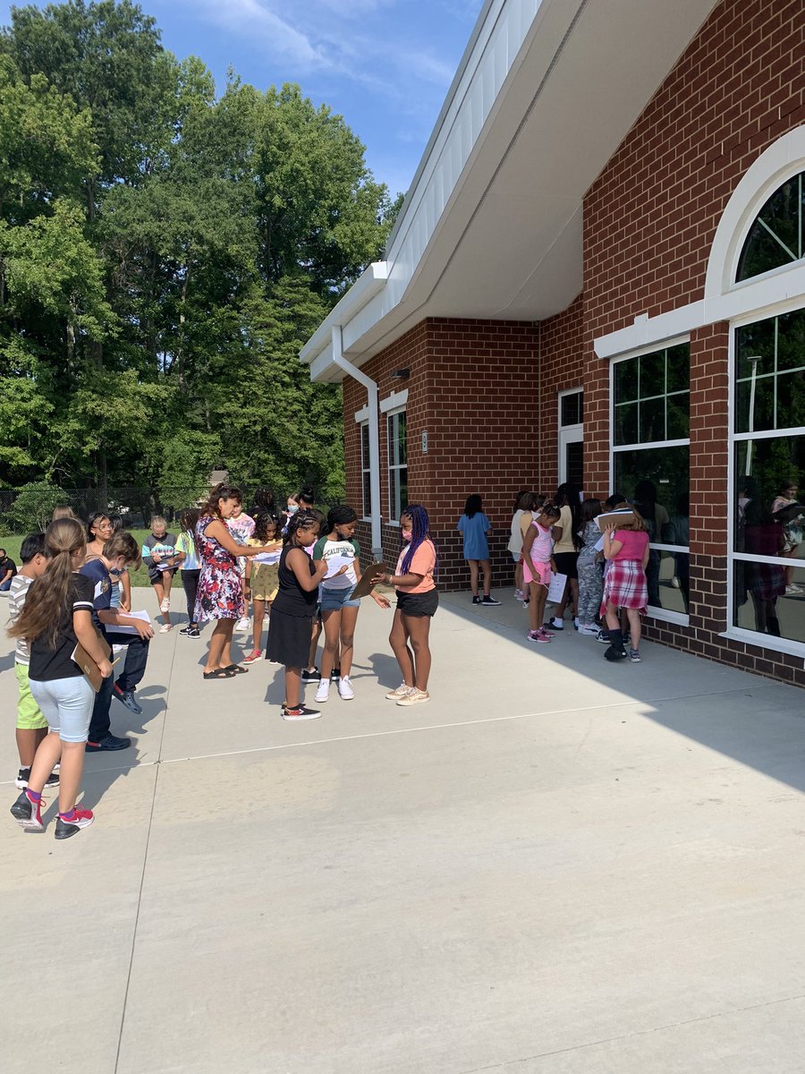 NeboMara's tweet photo. So excited we could get all our 4th graders to find ways they were alike. @jodi_seitz @ReamsRams @MTPilkington https://t.co/asYY8CuvgV
