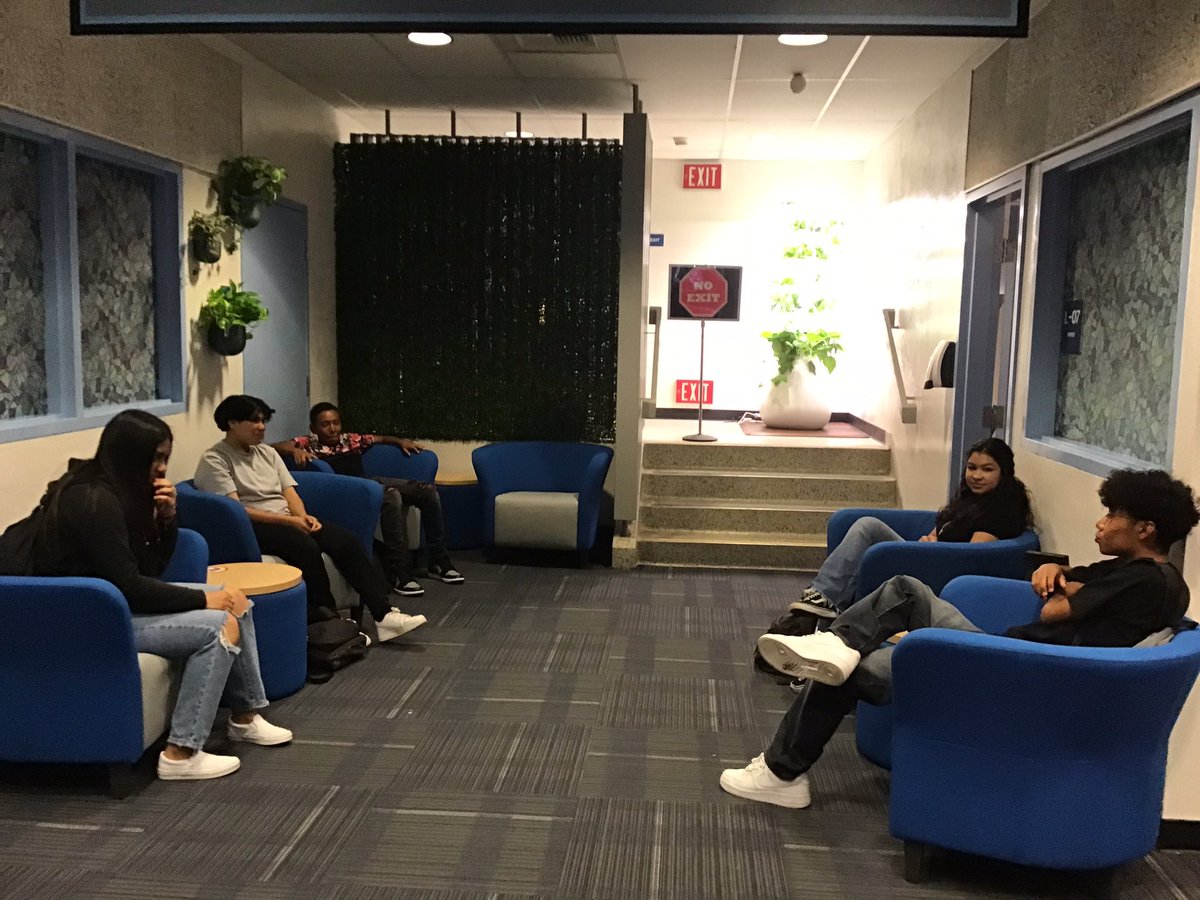 Montclair High School Library tweet media