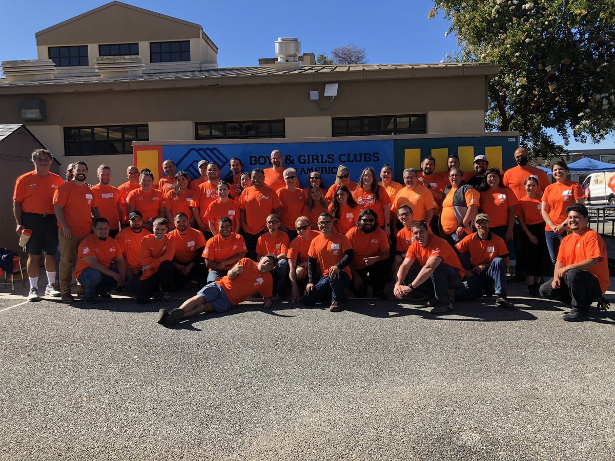 Cesar93THD's tweet photo. Living our values - Giving Back! Amazing day at the Boys And Girls Club!! Thank you everybody for the hard work!! #teamdepot #D209 #pacnorthproud https://t.co/1vZqrghN5E