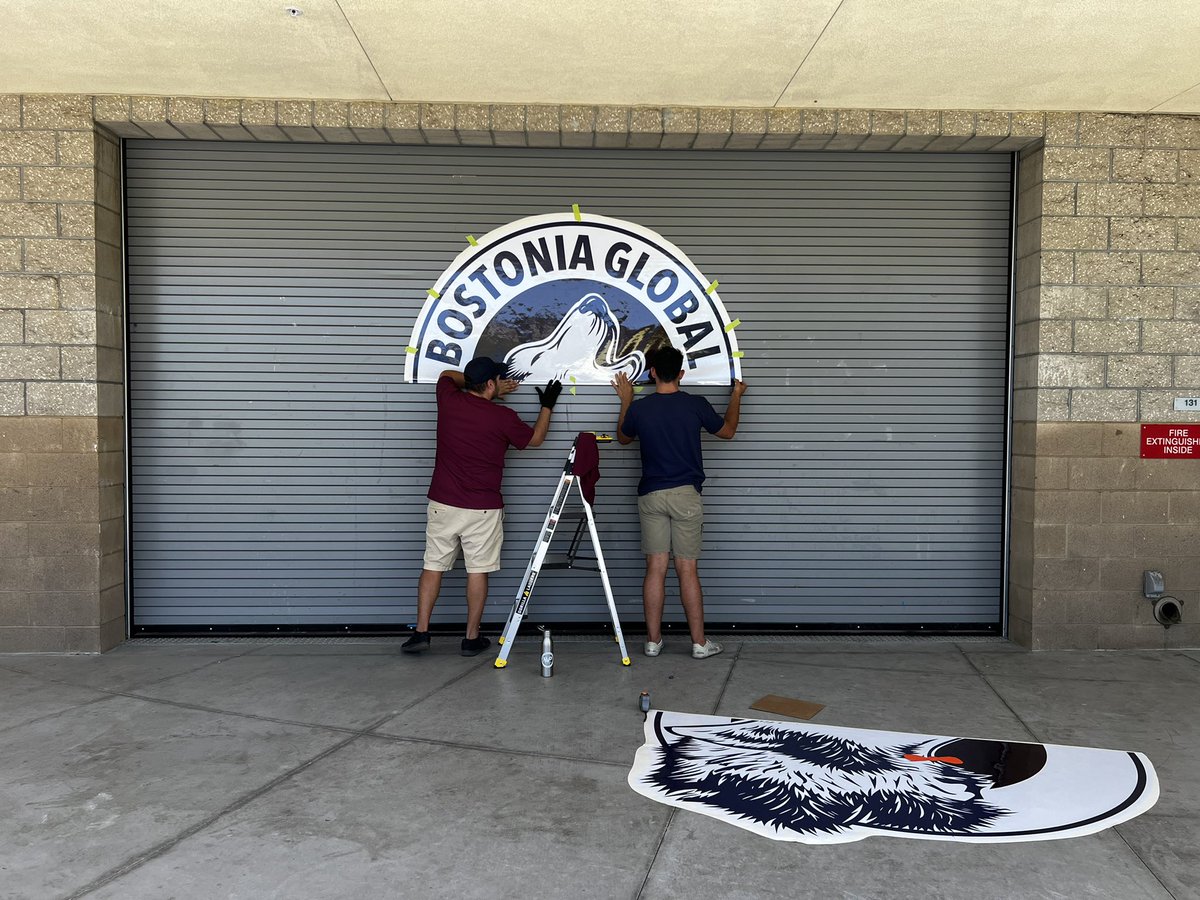 juliacruzf's tweet photo. @cvusdprintshop is the BEST!!! Helping us welcome @BostoniaHigh Ss & all of @CajonValleyUSD to LOBO NATION ๐บ๐ #youbelongcv
#alwaysalobo
#lobosinvestigate
#becurious https://t.co/kNh6sXVA8N
