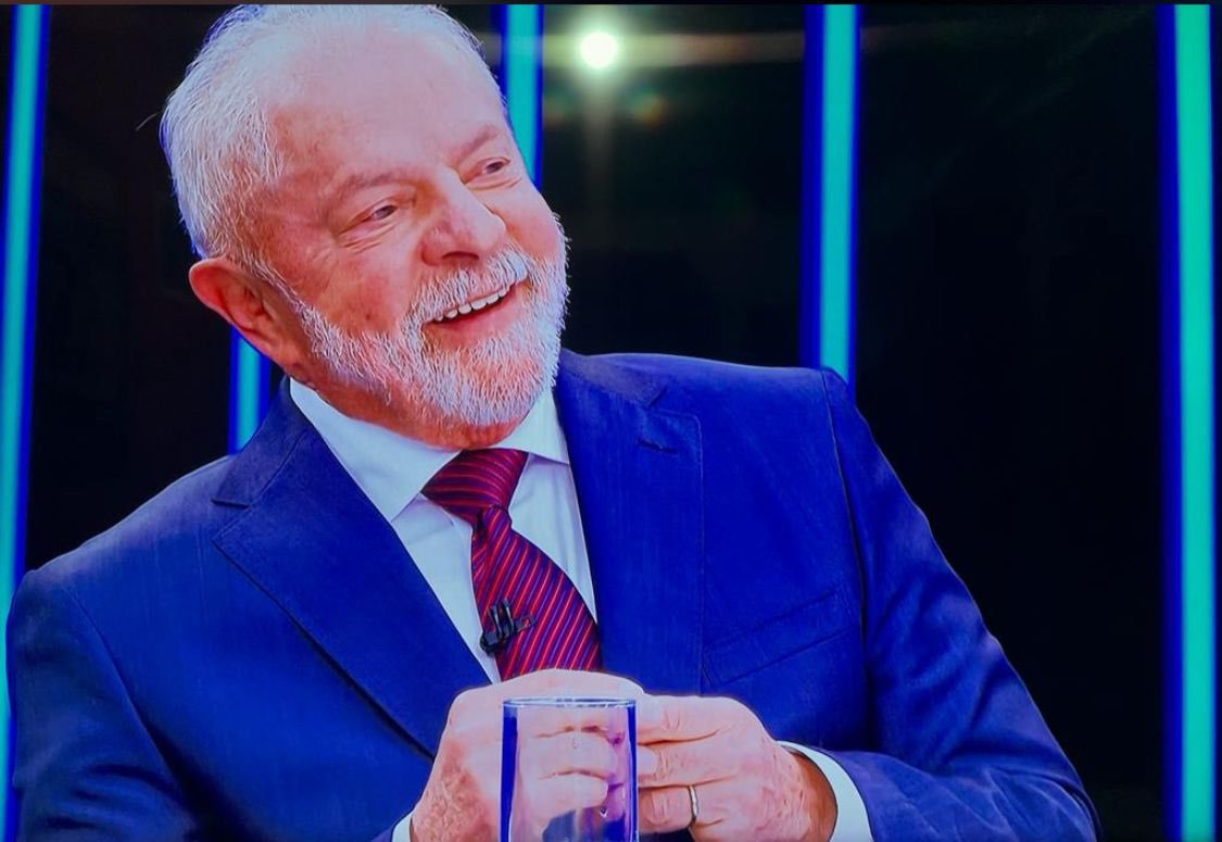MidiaNINJA's tweet photo. "Nós fizemos a maior política de inclusão social que o Brasil conheceu" 
#LulaNoJN #LulanoJornalNacional https://t.co/ShICbfltVa