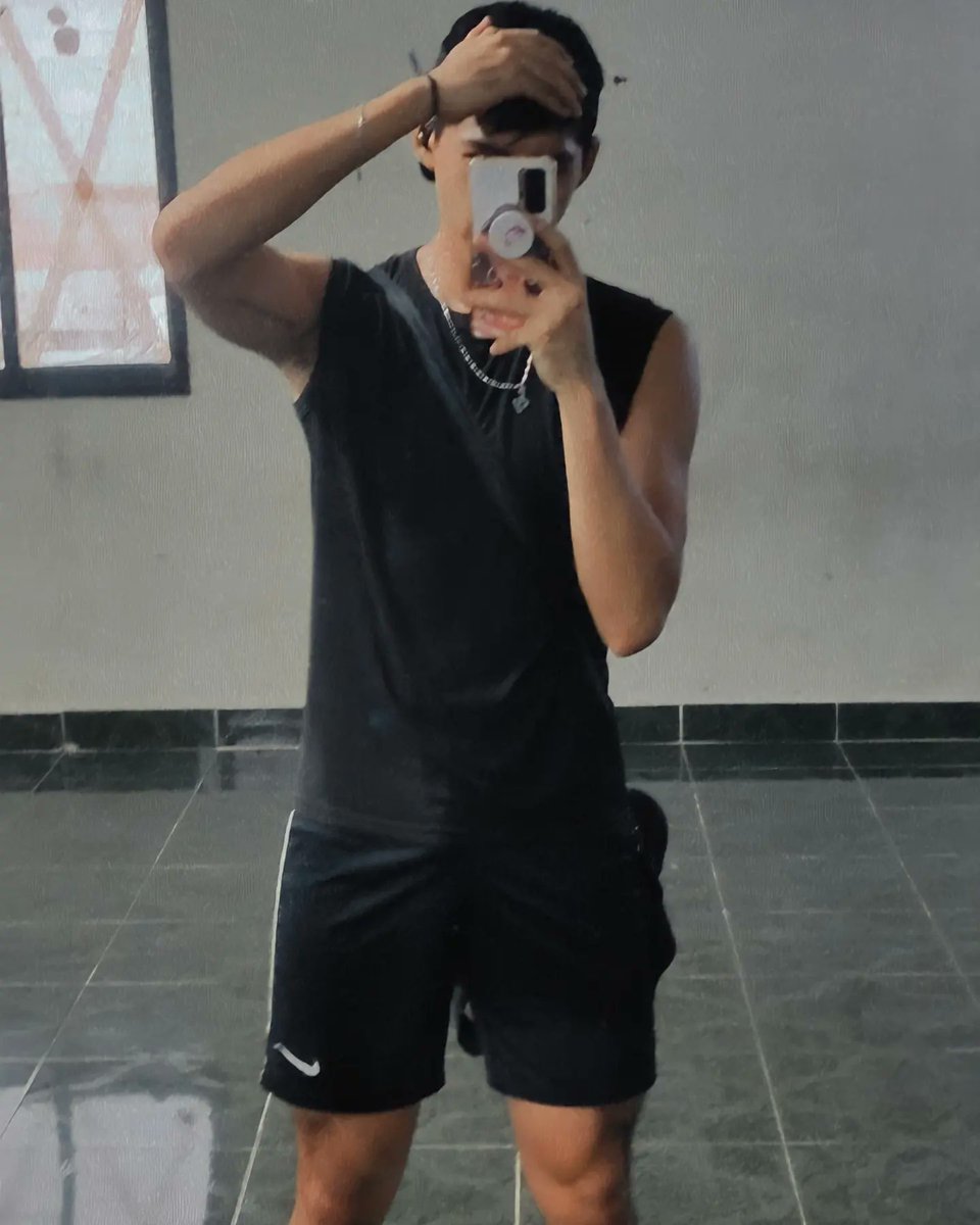 Lay16589735's tweet photo. El negro es un clásico ✨🖤 https://t.co/yCcGtkVbGA
