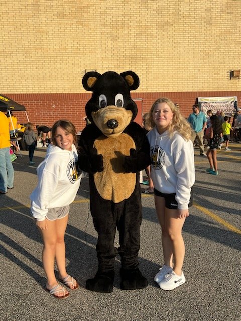 BDanceT's tweet photo. Partying on the Playground! Come out and say hi! #bdthuh https://t.co/UZ3sbmNnvF