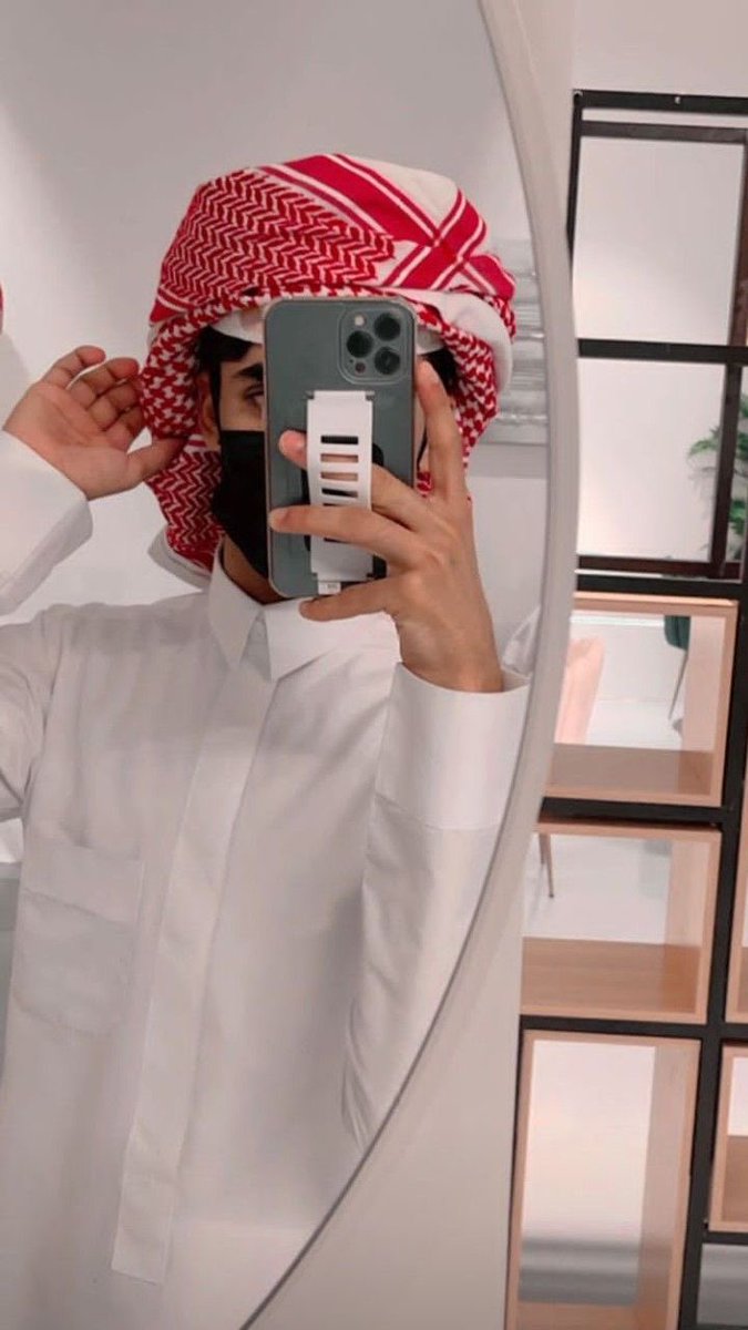 tm_rsn's tweet photo. #الخميس_الونيس #فضفضه 

بغيت منك تدرايني وتهتم لشاني 
ولا حصلت منك الا الجفى والبعد 

زرعت فيني حبك وبعدك هز كياني 
بسببك دخلت الحزن وانا كلي مستعد..🚶🏻‍♂️💔 

#خواطر_شبابية https://t.co/AV2kQvy0b3