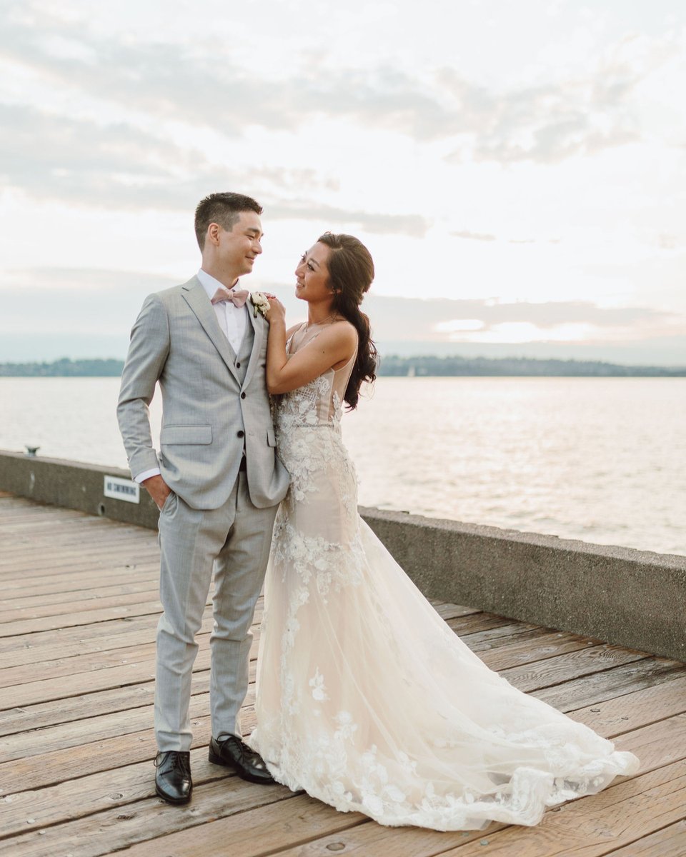 ChristyKmakeup's tweet photo. Signature Soft glam and Elegant look for our gorgeous bride.
@christykmakeuphair 
@seattlefloraldesign 
@flowingwhite.events 
@camilledocenaphoto 
@woodmarkhotel  
@sgmobiledj 
@delicatelysweetconfections #SeattleWedding #SeattleMakeupartist  #SeattleAsianMakeup  #Bridalmakeu https://t.co/IP1IAOtQfa