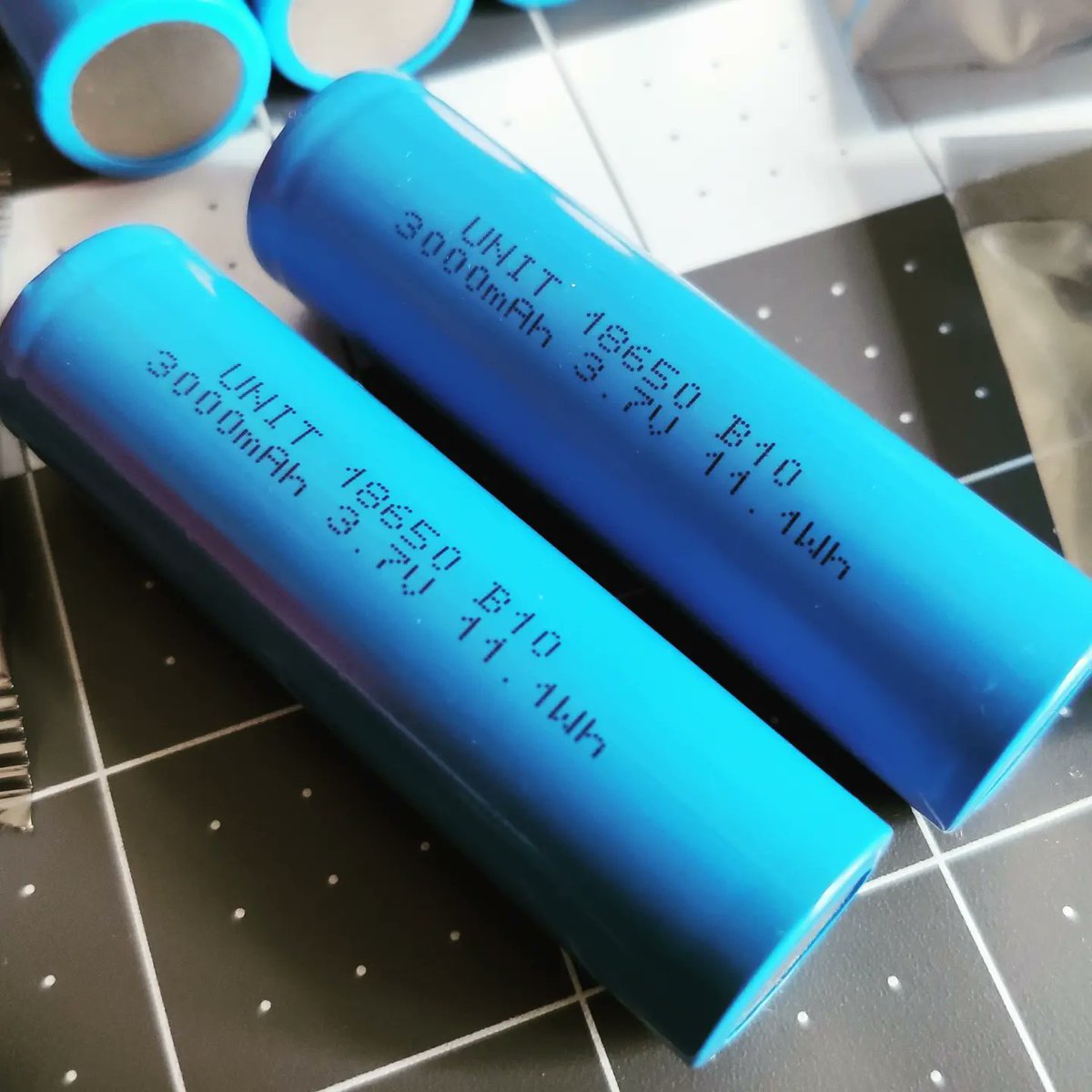 m0lokita's tweet photo. Llegaron los chunches para los SlimeVR provisionales 👍

#diyelectronics #vrchat #vrtracking #slimevr #esp8266 https://t.co/BKwaKeg9aM