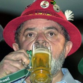 sboficial's tweet photo. Lula: "O povo brasileiro tem que voltar a comer um churrasquinho, uma picanha e tomar uma cerveja". #Eleições2022 #LulaNoJN https://t.co/a10wkx5TJ0