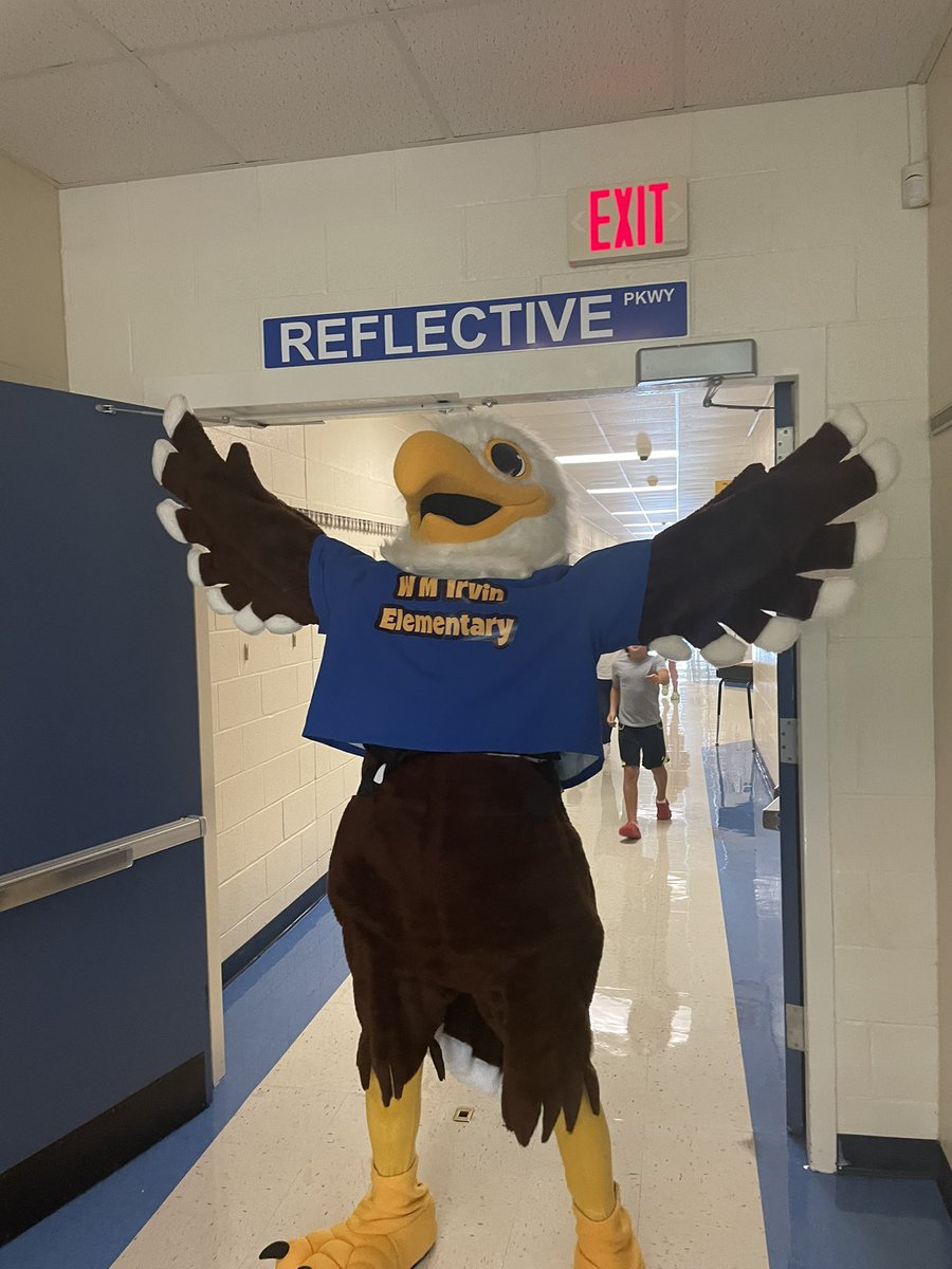 CSmithESL's tweet photo. Open House 22/23 @wmirvinelem was a huge success! @ShirmaStover #WeAreIrvin 💙💛🦅#WritingTheNextChapter https://t.co/UXH7dLzea0