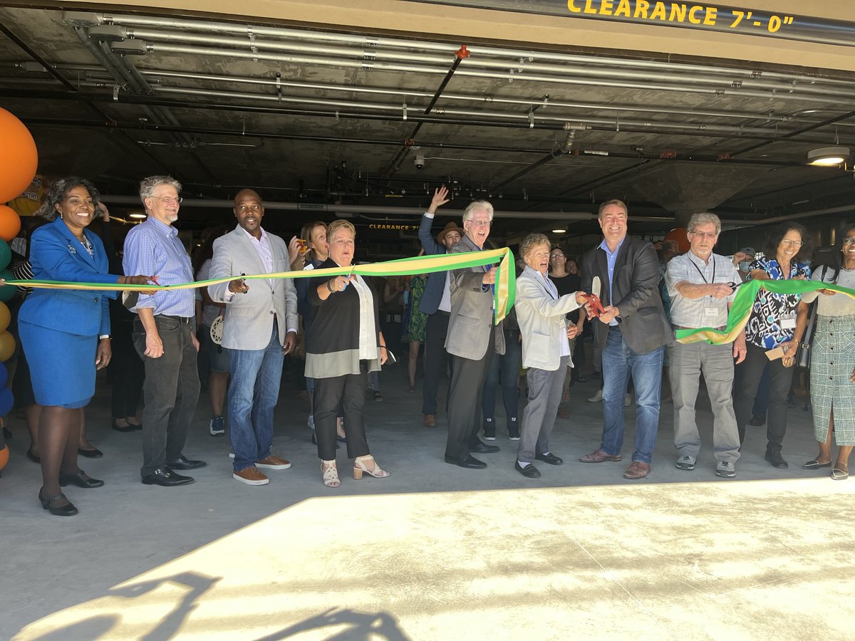 Damon_Connolly's tweet image. I&apos;m proud to support @HomewrdBndMarin Jonathan&apos;s Place&apos;s grand opening! This project welcomes 32 new permanent supportive housing units and 40 new shelter beds to #Marin. Now let&apos;s get #ProjectHomekey online!  @MarinHHS @CityofSanRafael