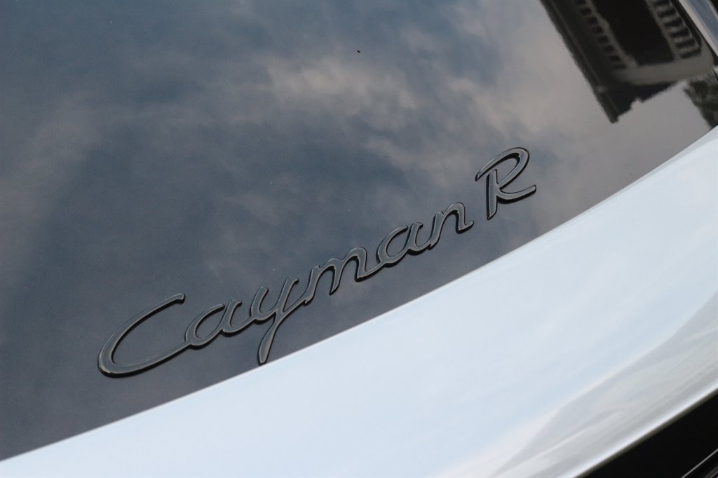 TheStartingLin3's tweet image. Fresh inventory - rare and lightweight Cayman R with just 6,470 miles, now available.

#TheStartingLine #TheAutoverse