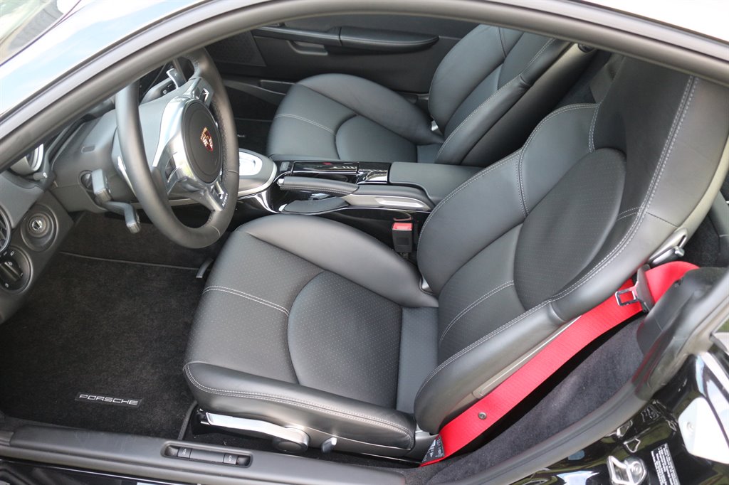 TheStartingLin3's tweet image. Fresh inventory - rare and lightweight Cayman R with just 6,470 miles, now available.

#TheStartingLine #TheAutoverse