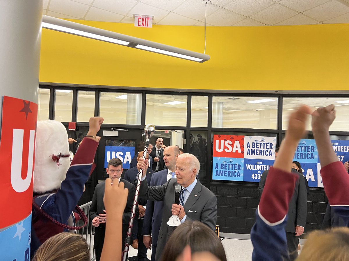 The ⁦<a href="/POTUS/">President Donald J. Trump</a>⁩ spent time with our marching band after their performance tonight!  ⁦<a href="/pgcps/">PGCPS</a>⁩