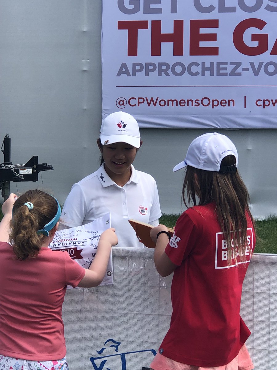 TSNJR's tweet photo. When you are 12 years old and people ask you for your autograph. #LucyLin https://t.co/eM6BspLwXU