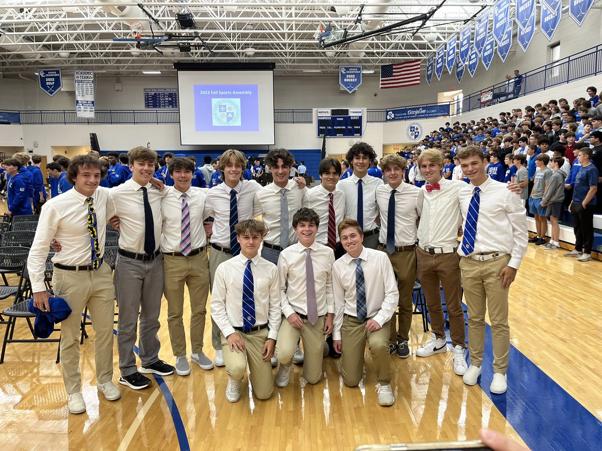 DCC_XCTF's tweet photo. Members of the Cross Country Team at the DCC Fall Sports Assembly.
#CHSL #MHSAA #crosscountry #dccfallsportsassembly #HSXC https://t.co/quPn68G5RB