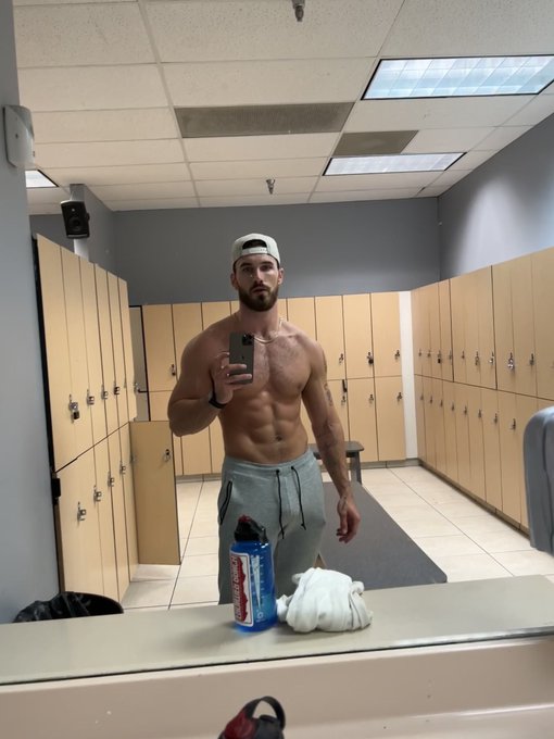 smash that link friends 💪🏼 https://t.co/sJW6GAuSY0