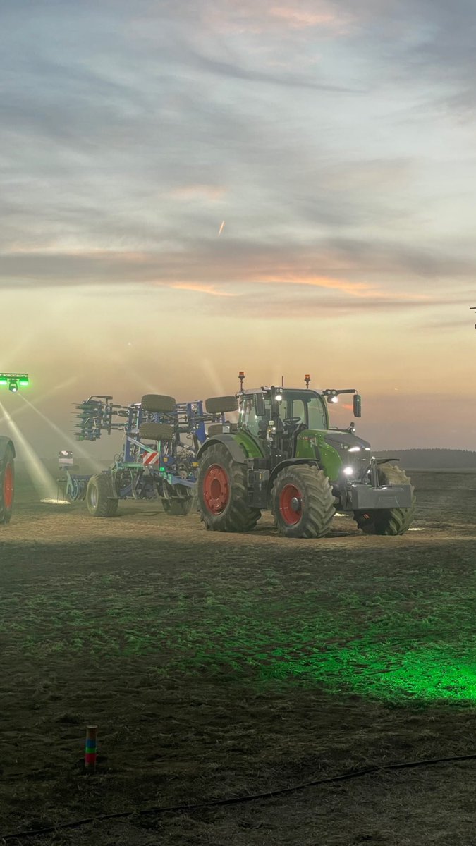 agrotamas's tweet photo. New #Fendt 728 Vario ProfiPlus Gen7 #ItsFendt #agrotamas #fendtglobal #farm #bigmachine #tractors #newtoy 700 #agco #landwirtschaft #FendtONE #nature #agriculture #fendtpower #michelin #landwirtschaft #summer
🎉🆕️🚜🚜😍🤙 https://t.co/4s0ZNtjTeP