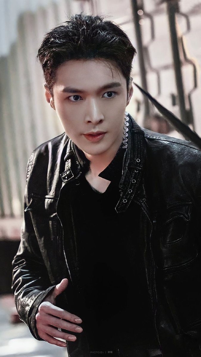 Zahra_eri9's tweet photo. ولی چطور این فیلمو تونستید؟ من هنور که هنوزه نتونستمش 

@layzhang 
@weareoneEXO 
@B_hundred_Hyun https://t.co/si4UeliGrD