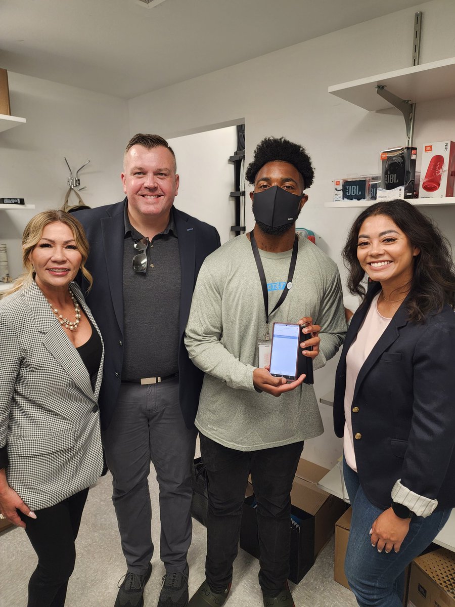 Happy day before Samsung Launch Day! Here's what I've been up to: 
💎 Partnerships 🤝🏽
💎 #Elite50Club📍 
💎 Merchandising + Training visits
💎 Driving promotions 💰