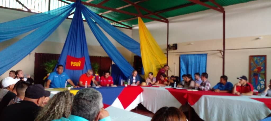El gobernador del Táchira <a href="/FreddyBernal/">Freddy Bernal</a> líder del <a href="/PSUVTachira/">PSUV Táchira</a> sostuvo asamblea con autoridades, dirigentes y militancia en el mcipio Libertador
Desde tempranas horas de este jueves 26/08
<a href="/NicolasMaduro/">Nicolás Maduro</a> 
<a href="/_LaAvanzadora/">Yelitze Santaella</a> 
<a href="/Berzabethg1/">Berzabethgandicaoficial</a> 
<a href="/PartidoPSUV/">PSUV</a>

facebook.com/10001294432598…