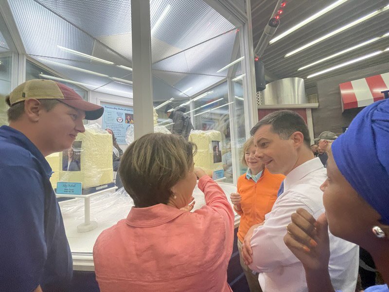 amyklobuchar's tweet photo. This is the face of a man who just saw the Minnesota State Fair live butter carving for the first time ever! https://t.co/8OZxH9fag7