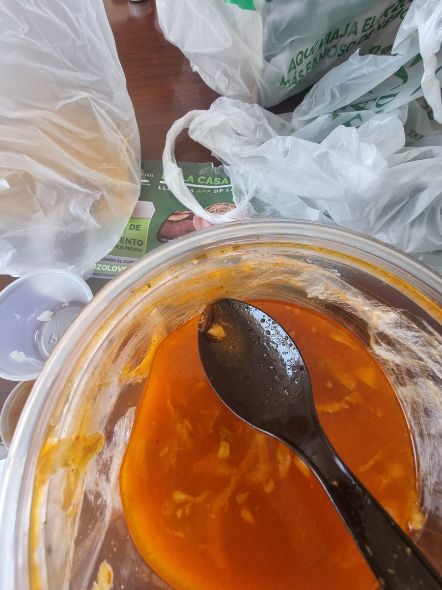 AngelicaAS15's tweet photo. @LaCasaDeTonoMx Al recibir mi pedido que contesta de 6 pozoles al dar unas cucharadas me percató de un insecto en mi pozole. Por lo cual @COFEPRIS hago responsable a casa Toño de cualquier enfermedad gastrointestinal, ya que todos habíamos iniciado a probar los alimentos. https://t.co/oX5VOHwreO