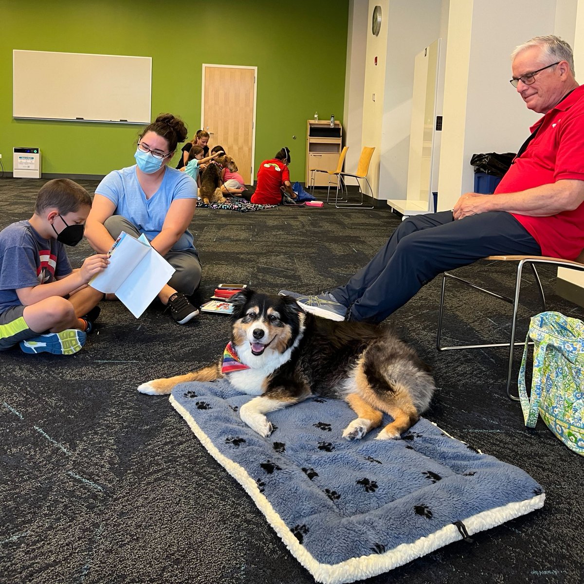 CookLibrary's tweet photo. A round of "a-paws!" for our readers who read to the Rainbow Animal Assisted Therapy dogs for our Paws for Reading program! We had so much fun! 🐾📚

#AspenDriveLibrary #CookParkLibrary #PawsforReading https://t.co/Hf11szNtMt