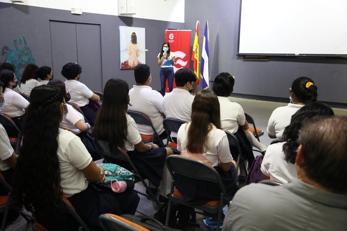 CCENicaragua's tweet photo. 📸 El martes por la mañana recibimos a un grupo de estudiantes del Colegio Villa Flor en el #CCEN, quienes apreciaron 2 documentales de los hermanos Juan y Paco Pimentelen 🇪🇸, el marco del ciclo de cine 𝐓𝐞𝐬𝐨𝐫𝐨𝐬 𝐲 𝐟𝐚𝐧𝐭𝐚𝐬𝐦𝐚𝐬 𝐝𝐞 𝐥𝐚 𝐜𝐢𝐞𝐧𝐜𝐢𝐚 𝐞𝐬𝐩𝐚ñ𝐨𝐥𝐚 https://t.co/j06I3em0Nn