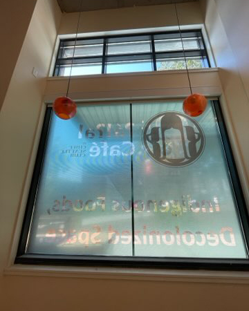 colvosconst's tweet image. Beautiful glass-blown artwork going up at our @ChiefSeaClub Café project, by local artist @DanFriday. It looks amazing and is a fantastic touch to the café!

#glassblownart #seattle  #generalcontractor