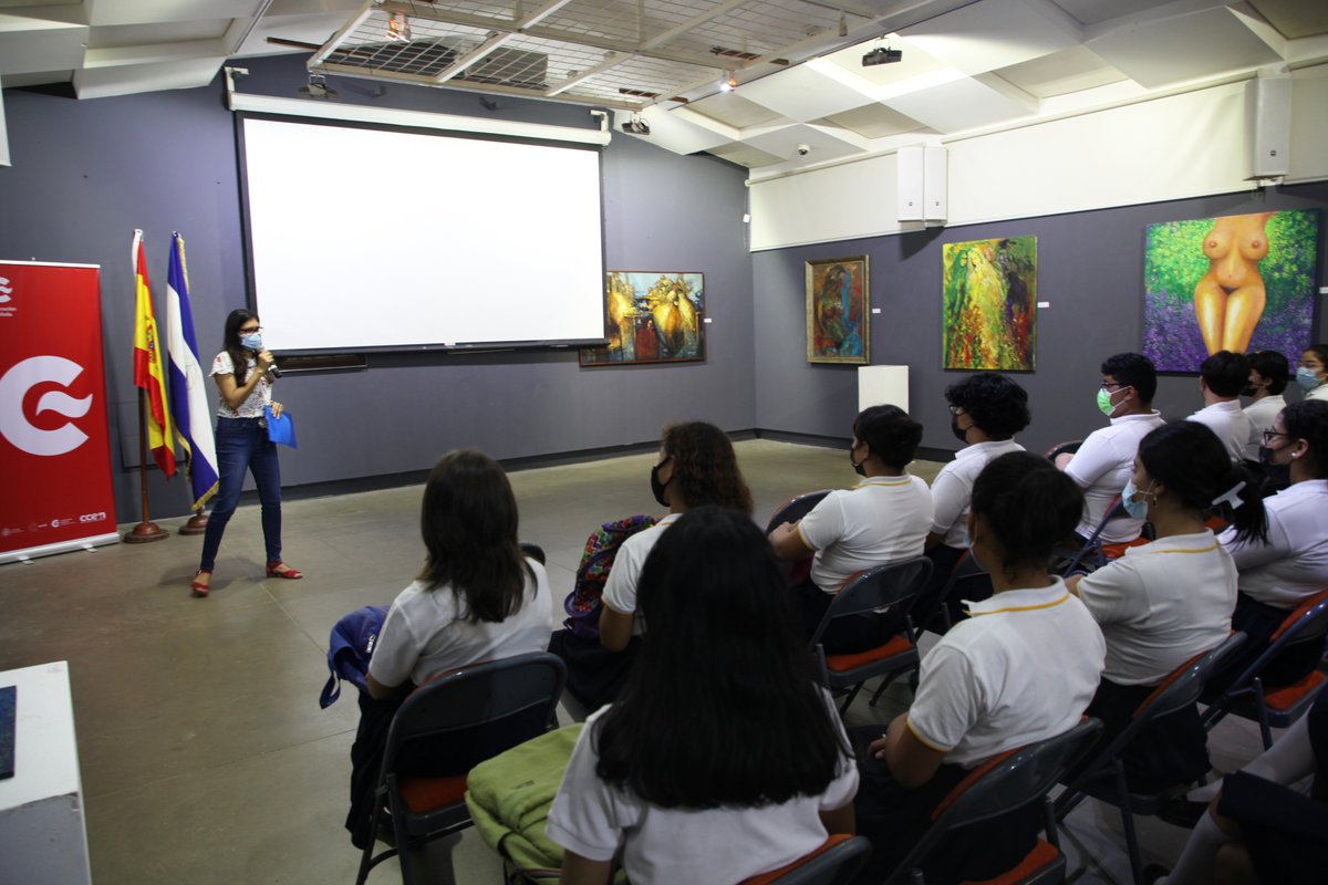 CCENicaragua's tweet photo. 📸 El martes por la mañana recibimos a un grupo de estudiantes del Colegio Villa Flor en el #CCEN, quienes apreciaron 2 documentales de los hermanos Juan y Paco Pimentelen 🇪🇸, el marco del ciclo de cine 𝐓𝐞𝐬𝐨𝐫𝐨𝐬 𝐲 𝐟𝐚𝐧𝐭𝐚𝐬𝐦𝐚𝐬 𝐝𝐞 𝐥𝐚 𝐜𝐢𝐞𝐧𝐜𝐢𝐚 𝐞𝐬𝐩𝐚ñ𝐨𝐥𝐚 https://t.co/j06I3em0Nn