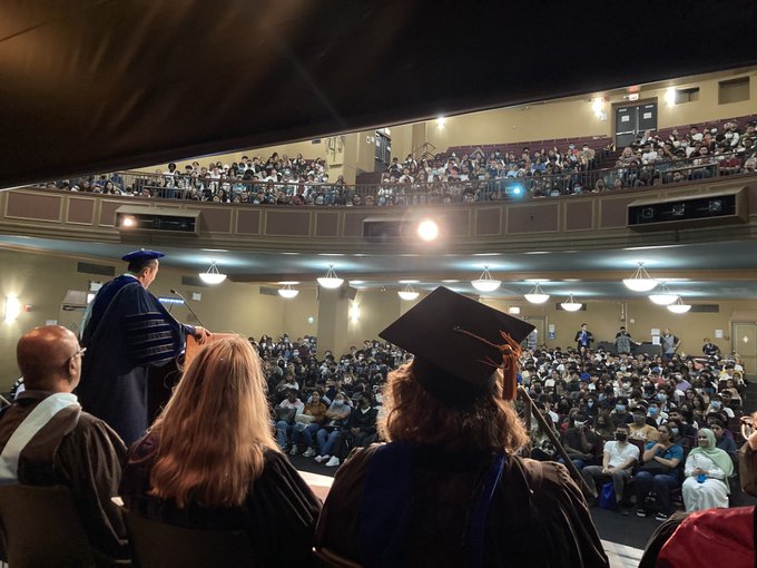 BaruchCollege's tweet photo. 🎊It's been a thrill to welcome the #ClassOf2026 to the #BaruchCommunity! We wish you an amazing #Fall2022 semester. 📈

Special thanks to author and #BaruchAlumna Daphne Palasi Andreades (’15) for a great keynote address at the #Fall2022 #StudentConvocation. 🍂🌟

#BaruchPride https://t.co/0fvv1JcXPD