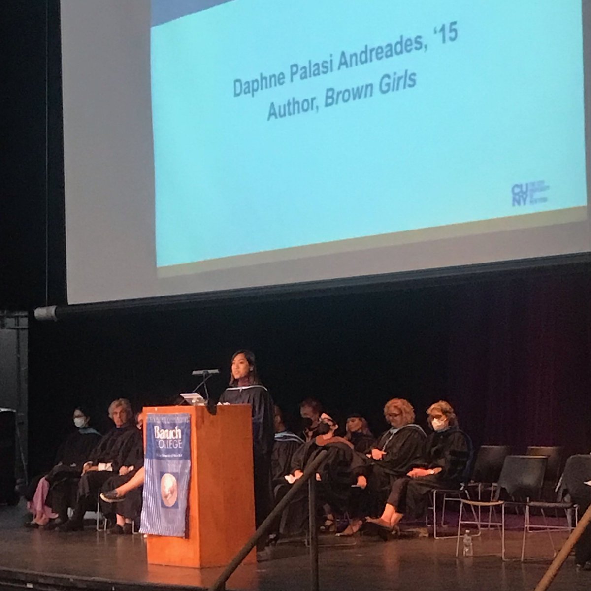BaruchCollege's tweet photo. 🎊It's been a thrill to welcome the #ClassOf2026 to the #BaruchCommunity! We wish you an amazing #Fall2022 semester. 📈

Special thanks to author and #BaruchAlumna Daphne Palasi Andreades (’15) for a great keynote address at the #Fall2022 #StudentConvocation. 🍂🌟

#BaruchPride https://t.co/0fvv1JcXPD