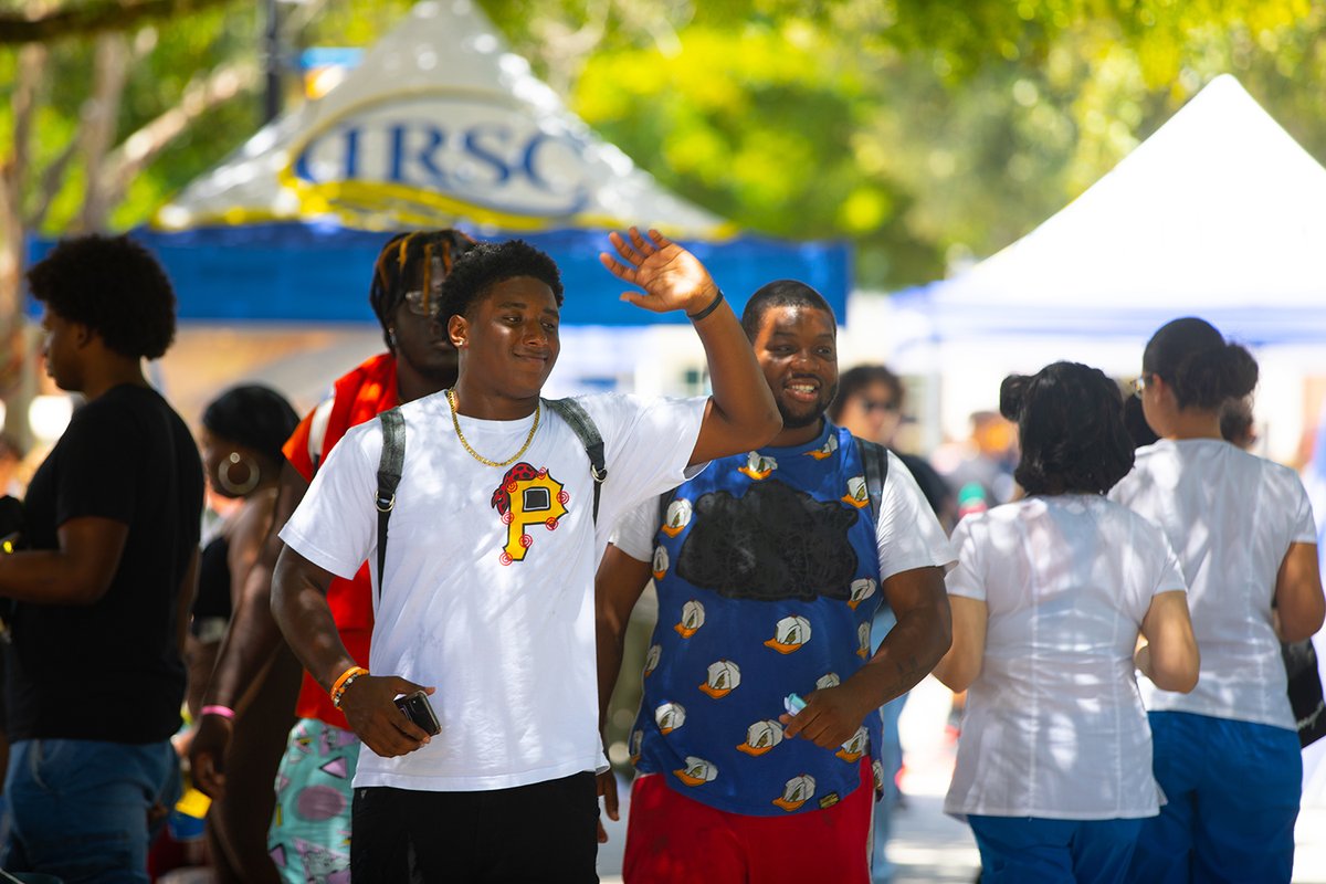 IRSCTheRiver's tweet photo. Students rushed to the KSU walkway on Wednesday to learn about different clubs and organizations at IRSC. Learn more and see which ones interest you at https://t.co/2F26EHgaHT.

#IRSCWoW #IRSCRiverLife #IRSCProud https://t.co/LOHkYWmYPv